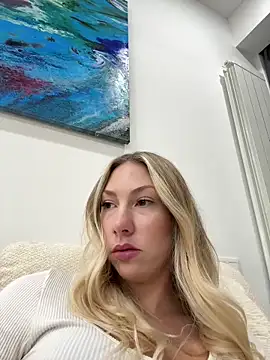 LuisaBecker online show from 15, 12, 2025