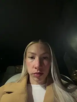 LuisaBecker online show from 13, 2, 2025