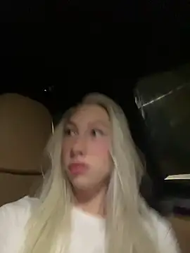 LuisaBecker online show from 15, 3, 2025