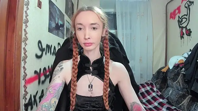 Roxy Silver online show from 28, 2, 2025