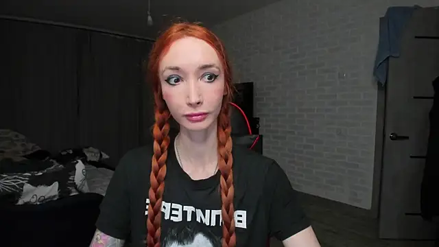 Roxy Silver online show from 18, 11, 2025