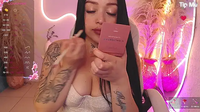 ViolettaHotLatin  online show from 2, 5, 2026
