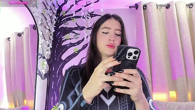  AlejaCruz  online show from 13, 11, 2025