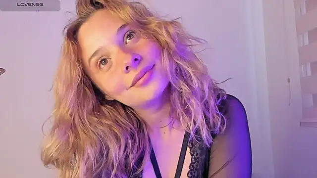 Snapshot of Sophy_Bunny chatting on 20, 12, 2024 Sophy Bunny online show from 20, 12, 2024