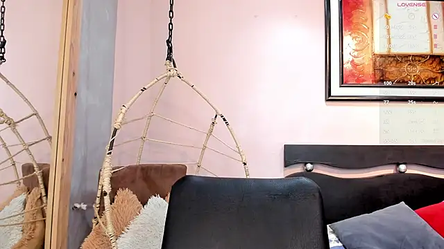  LaraMom  online show from 25, 5, 2026