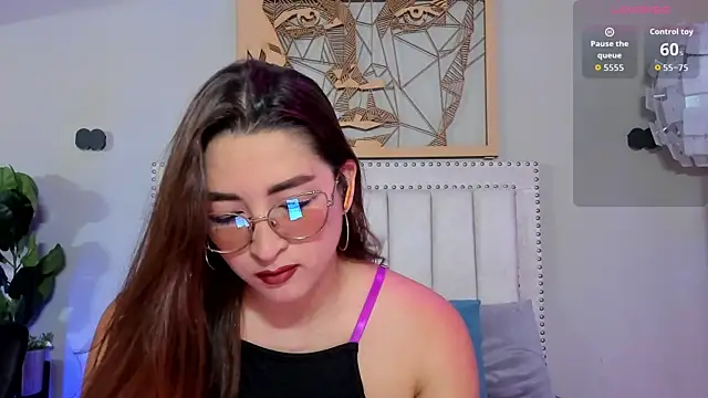 Snapshot of _LaraMom_ chatting on 12, 7, 2026 LaraMom online show from 12, 7, 2026