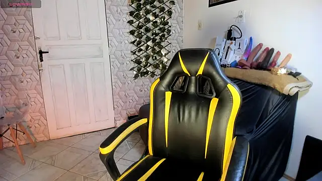 Snapshot of Chica_hot_dirty chatting on 9, 11, 2025 Chica hot dirty online show from 9, 11, 2025