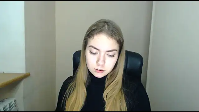 Snapshot of zoey_deuttch chatting on 5, 12, 2024 zoey deuttch online show from 5, 12, 2024