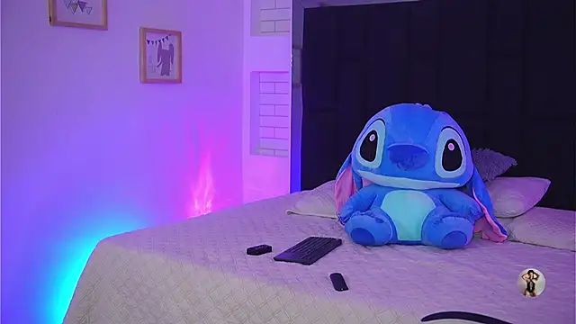 Marianamonroe  online show from 13, 4, 2026