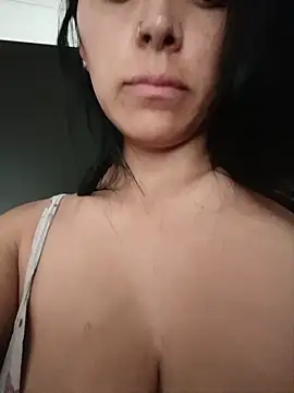 tiffani  love online show from 30, 5, 2026