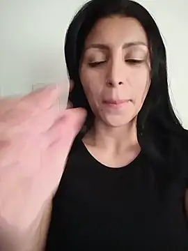 tiffani  love online show from 7, 6, 2026
