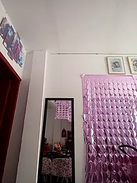 tiffani  love online show from 10, 9, 2025