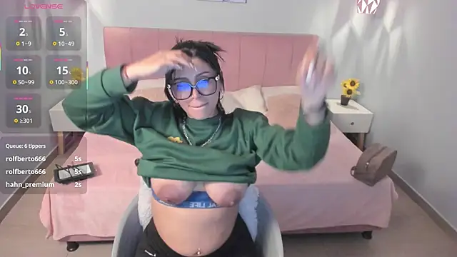 tiffani  love online show from 22, 3, 2025