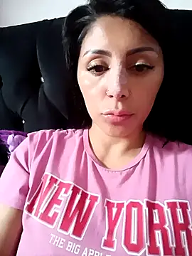 tiffani  love online show from 18, 10, 2025