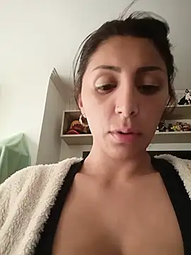 tiffani  love online show from 27, 7, 2026