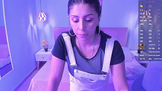 tiffani  love online show from 12, 3, 2025