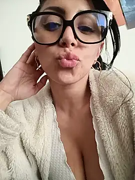 tiffani  love online show from 27, 6, 2026