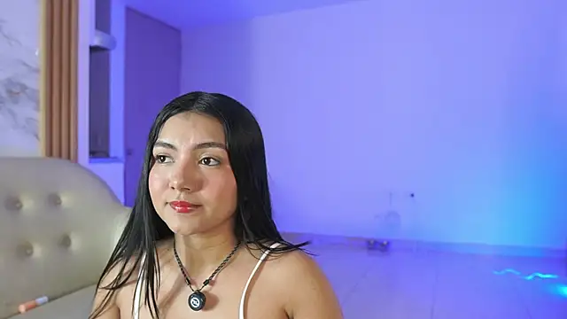 Emi latingirl online show from 20, 3, 2026