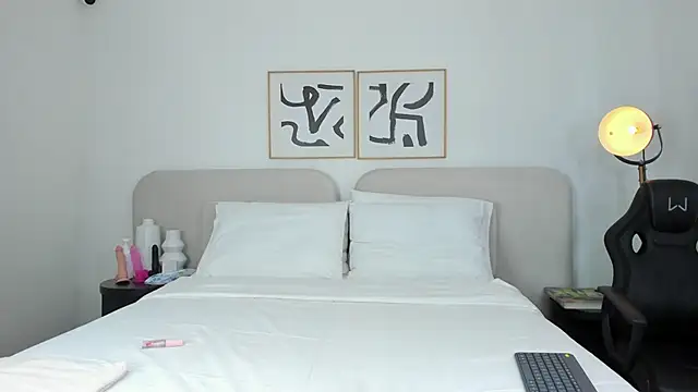 Emi latingirl online show from 7, 12, 2024