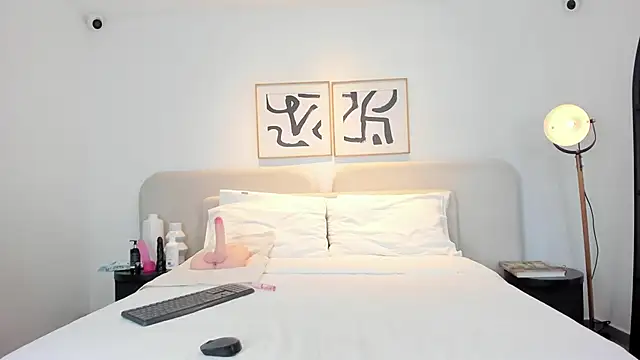 Emi latingirl online show from 5, 12, 2024