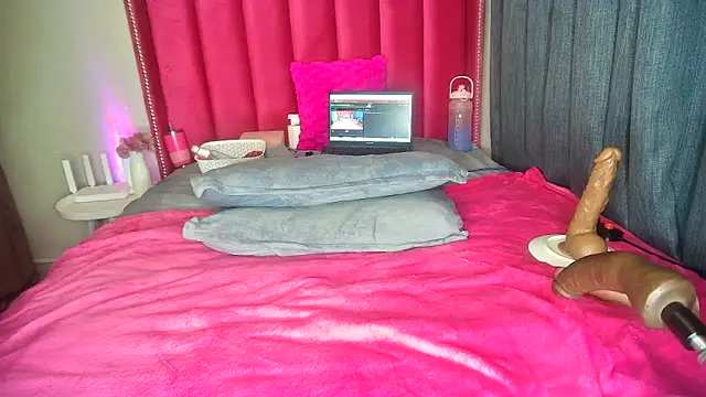 YummyThick Yanaya online show from 17, 6, 2026