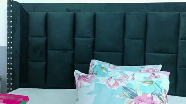 kinkyhousewifee online show from 15, 3, 2026