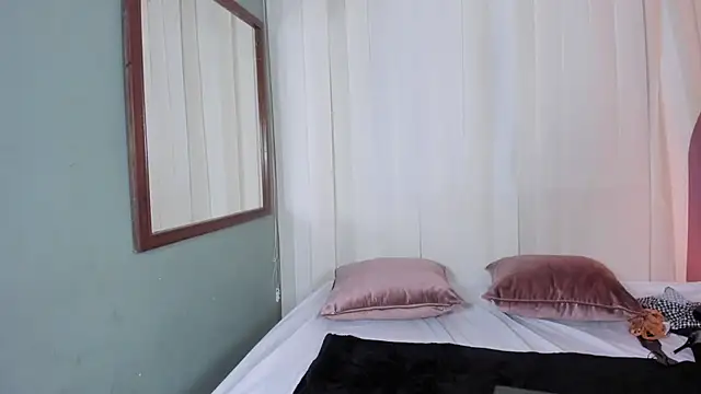 nahomi sweett online show from 9, 11, 2025