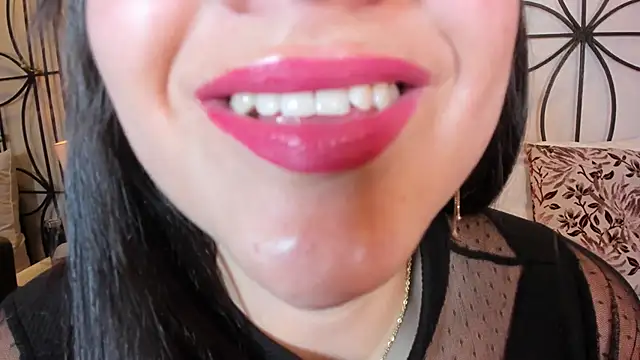 nahomi sweett online show from 25, 9, 2025