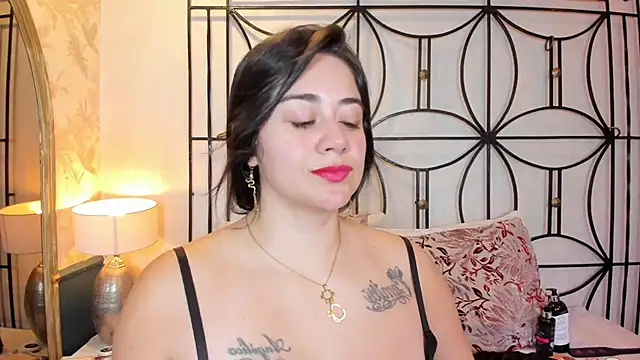 nahomi sweett online show from 19, 9, 2025