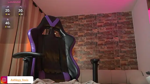 Snapshot of Ashleey_Fox chatting on 7, 11, 2025 Ashleey Fox online show from 7, 11, 2025