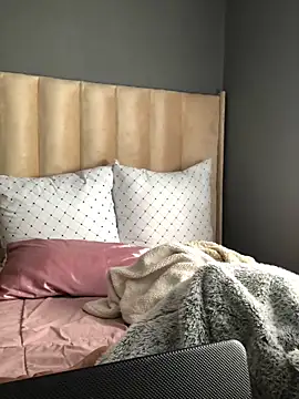 Nicole Liam  online show from 7, 10, 2025