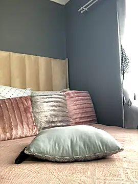 Nicole Liam  online show from 8, 11, 2025