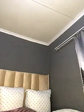 Nicole Liam  online show from 22, 10, 2025