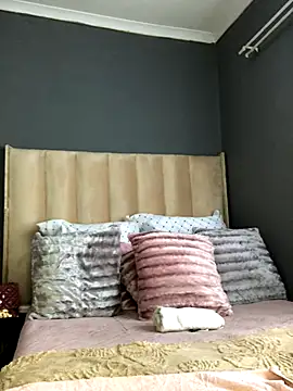 Nicole Liam  online show from 3, 11, 2025