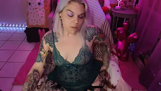 CherryBombBomb online show from 20, 2, 2025