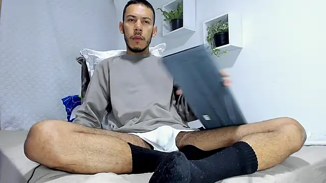 Aronxxs online show from 1, 3, 2025