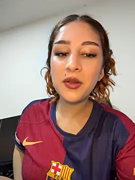 Snapshot of Mon_Cherry chatting on 4, 2, 2026 Mon Cherry online show from 4, 2, 2026