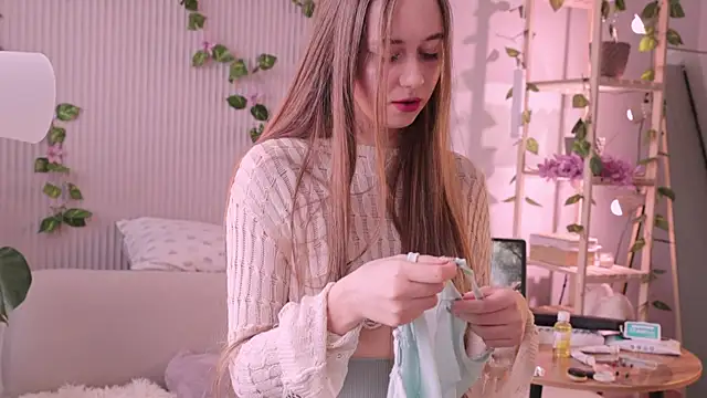  Pretty Doll  online show from 13, 4, 2026