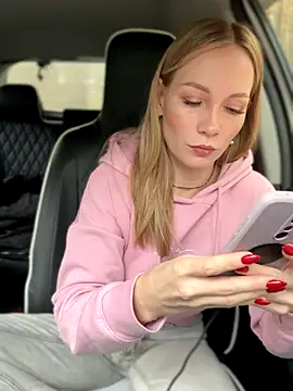 Snapshot of LavenderHot chatting on 4, 10, 2025 LavenderHot online show from 4, 10, 2025