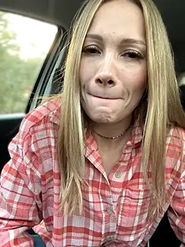 Snapshot of LavenderHot chatting on 25, 10, 2025 LavenderHot online show from 25, 10, 2025