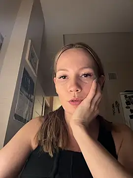 Snapshot of LavenderHot chatting on 23, 11, 2025 LavenderHot online show from 23, 11, 2025