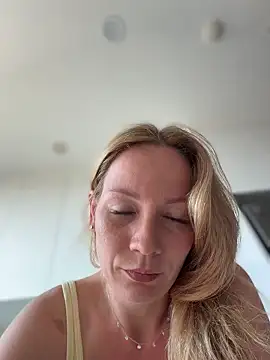 LavenderHot online show from 31, 3, 2026