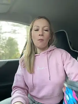 Snapshot of LavenderHot chatting on 18, 10, 2025 LavenderHot online show from 18, 10, 2025