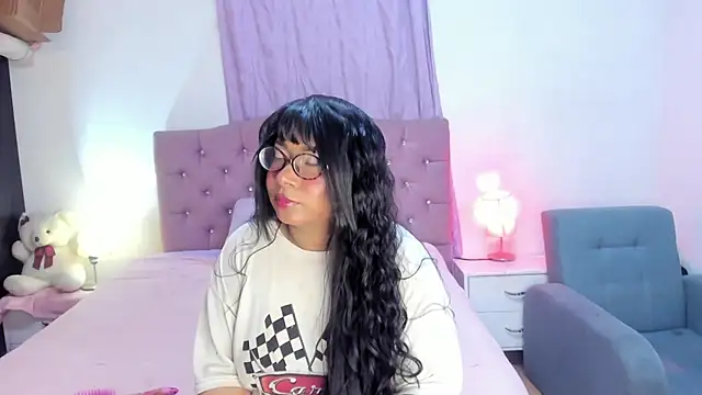 Latinabombsheell online show from 2, 4, 2026