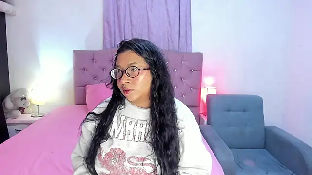 Snapshot of Latinabombsheell chatting on 8, 7, 2026 Latinabombsheell online show from 8, 7, 2026