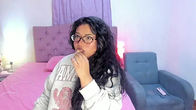 Snapshot of Latinabombsheell chatting on 9, 7, 2026 Latinabombsheell online show from 9, 7, 2026