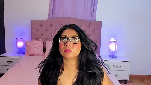 Latinabombsheell online show from 1, 2, 2025