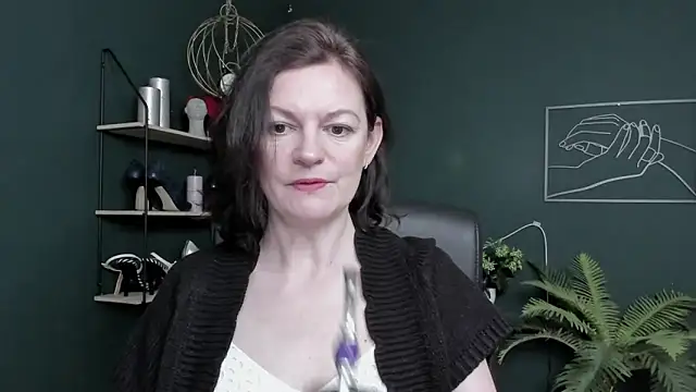 Snapshot of VivianWILD chatting on 15, 5, 2026 VivianWILD online show from 15, 5, 2026