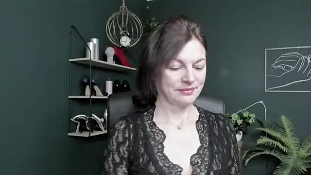 Snapshot of VivianWILD chatting on 23, 4, 2026 VivianWILD online show from 23, 4, 2026
