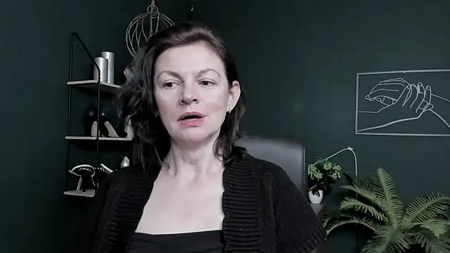 Snapshot of VivianWILD chatting on 19, 5, 2026 VivianWILD online show from 19, 5, 2026